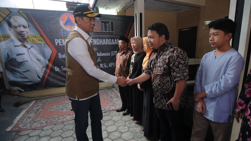 IJTI Berikan Penghargaan Pengabdian Tanpa Batas kepada Sutopo BNPB - Bagian 2