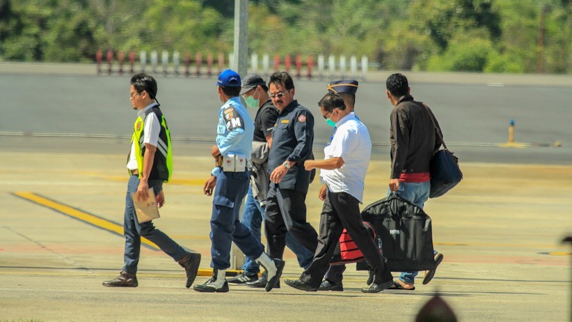 Kena OTT, Gubernur Kepri Dibawa KPK ke Jakarta - Bagian 1