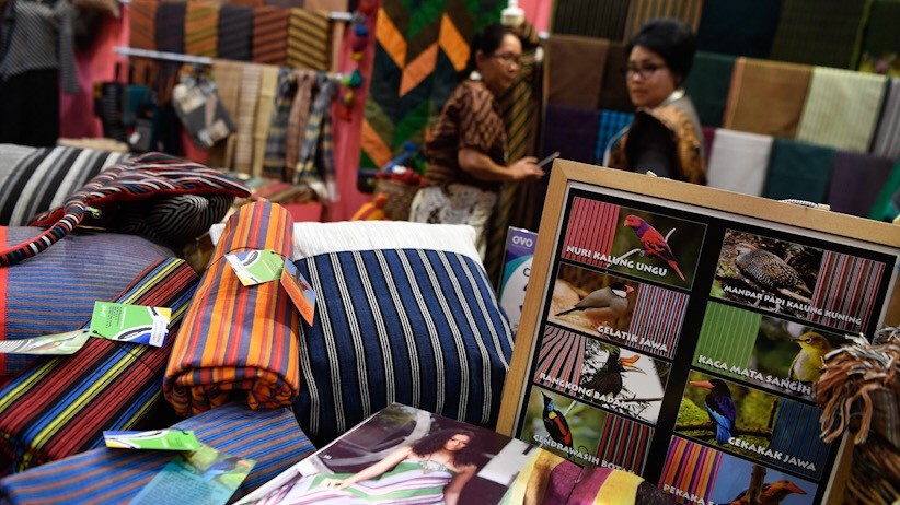 Dorong UMKM Go Digital, Jokowi Buka Pameran Karya Kreatif Indonesia - Bagian 3