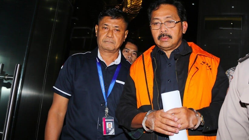 Tampang Gubernur Kepri Nurdin Basirun Pakai Rompi Tahanan KPK - Bagian 2