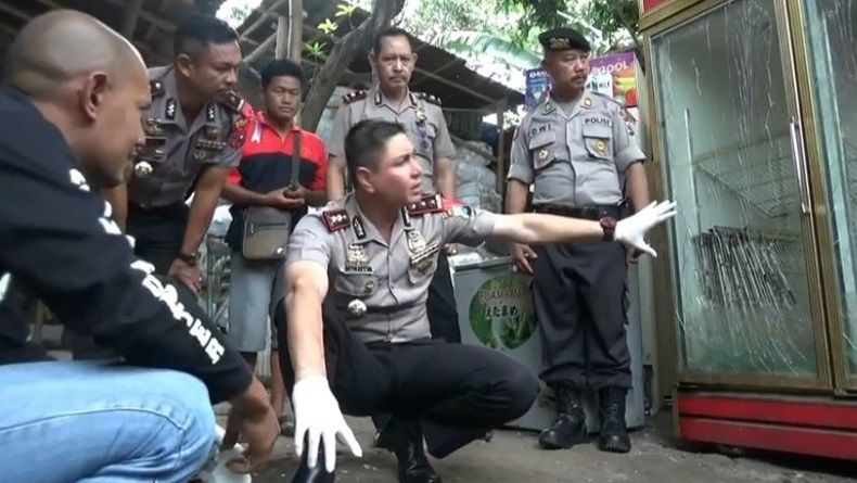 title Polisi Dalami Kasus Ledakan Misterius di Gudang Rongsokan Probolinggo Polisi Dalami Kasus Ledakan Misterius di Gudang Rongsokan Probolinggo