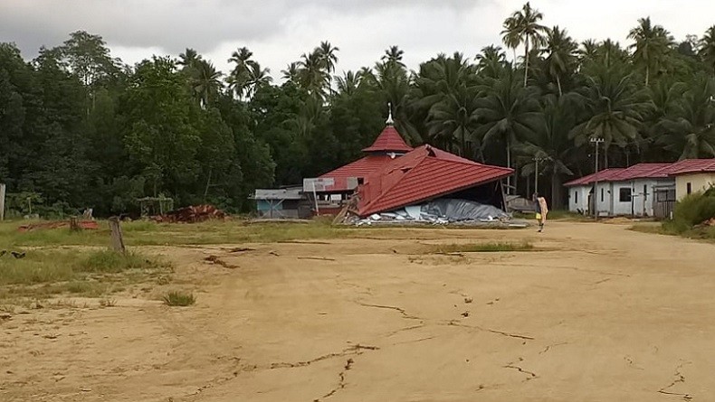 title Update Gempa Halmahera Selatan: 2 Orang Meninggal, 2.000 Jiwa Mengungsi Update Gempa Halmahera Selatan: 2 Orang Meninggal, 2.000 Jiwa Mengungsi