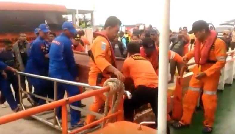 Tim SAR Evakuasi 4 Jenazah Korban Perahu Tenggelam di Perairan Raja Ampat