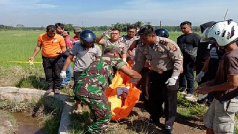 title Mayat Wanita Tanpa Busana di Parit Sawah Gegerkan Warga Mempawah Kalbar Mayat Wanita Tanpa Busana di Parit Sawah Gegerkan Warga Mempawah Kalbar