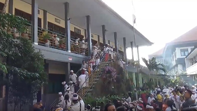 Gempa 6,0 SR Guncang Bali, Siswa SD di Denpasar Dipulangkan