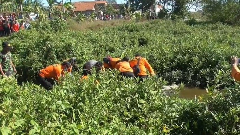 Mayat Tanpa Busana dengan Luka Robek di Perut Ditemukan Membusuk di Cilacap