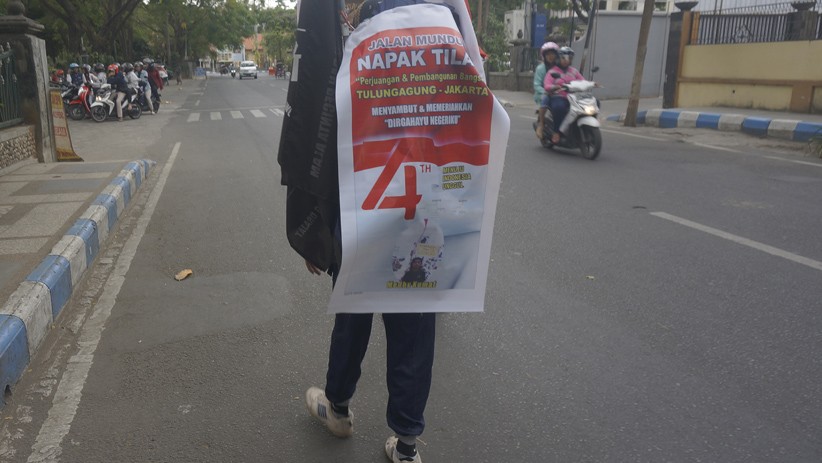 Dukung Jokowi, Pria Ini Jalan Mundur dari Tulungagung ke Istana Negara - Bagian 2