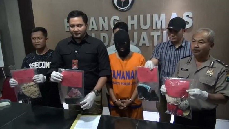 Mantan Guru Digerebek Polisi saat Pesta Seks dengan 6 Orang di Vila Pasuruan