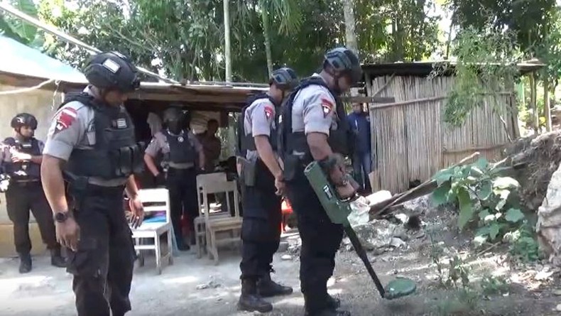 Warga Desa Oesena Kefamenanu di NTT Jadikan Mortir sebagai Pajangan Dalam Rumah