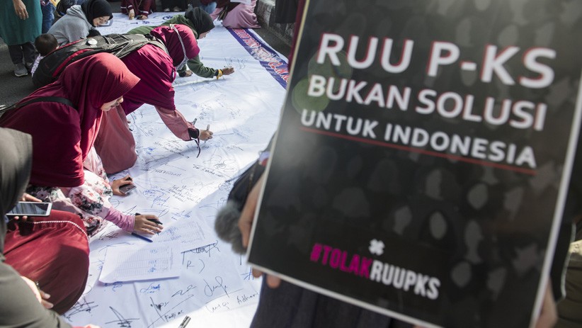Aksi Puluhan Perempuan Bandung Tolak RUU Penghapusan Kekerasan Seksual