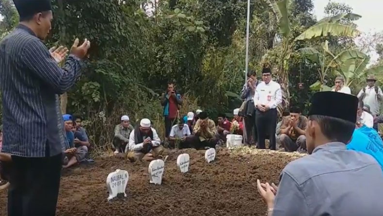 Diiringi Isak Tangis, 4 Bersaudara Korban Kebakaran Dimakamkan dalam 1 Liang