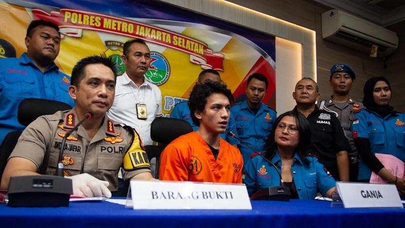 Ekspresi Jefri Nichol Ditahan Polisi karena Kasus Narkoba - Bagian 3