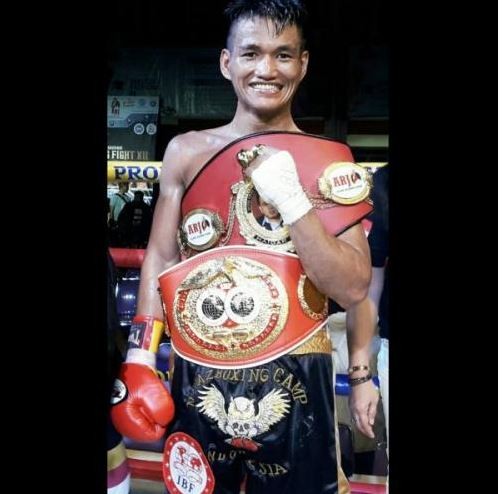 Kisah Rivo Kundimang, Pemegang 2 Sabuk Tinju Internasional yang Nyambi Jadi Kuli