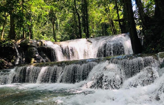 Air Terjun Salodik di Sulteng Miliki Batuan Bertingkat dan Airnya Biru