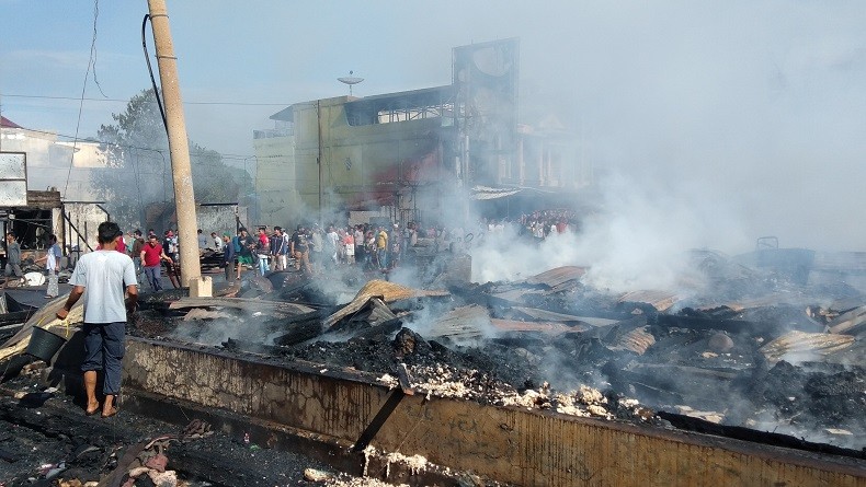 Kebakaran Hebat Hanguskan Puluhan Ruko di Pasar Batang Toru Tapsel