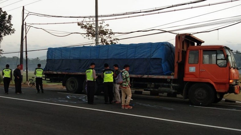 title Sepeda Motor Tabrak Truk Parkir, Warga Kulonprogo Tewas di Depan Istrinya Sepeda Motor Tabrak Truk Parkir, Warga Kulonprogo Tewas di Depan Istrinya