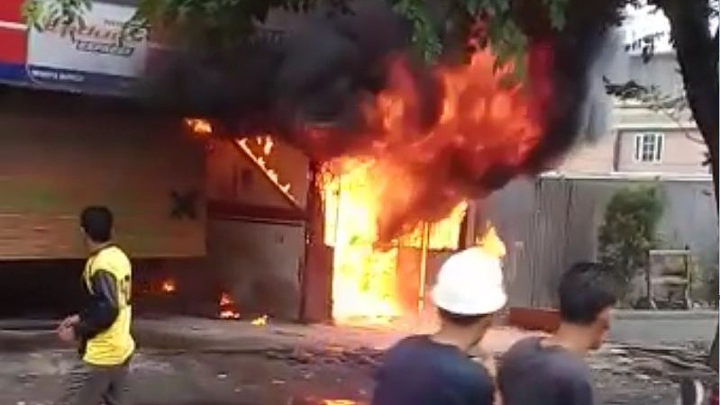 Kebakaran di Marelan Raya, Ruko 2 Lantai Nyaris Ludes Dilalap Kobaran Api
