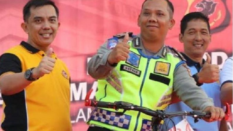 Ini Curhat Polisi Viral Menempel di Kap Mobil Pelanggar Lalu Lintas