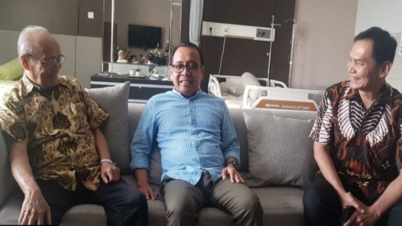 Diutus Jokowi Jenguk Syafii Maarif, Mensesneg: Presiden Khawatir Buya Sakit