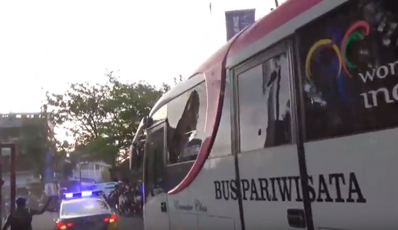 Diteror Petasan, Bus Rombongan Tim Persija juga Diserang Suporter PSM Makassar