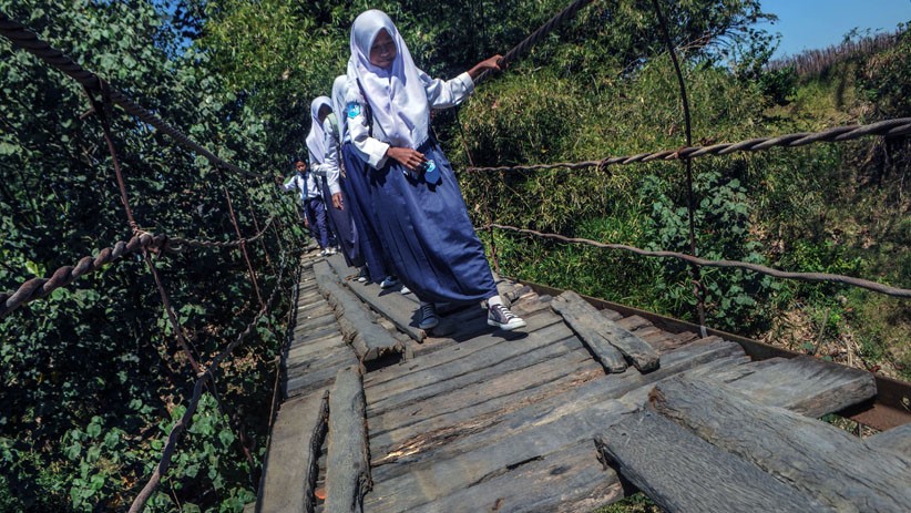 Potret Pendidikan di Banten, Sekolah Tanpa Dinding dan Melintasi Jembatan Rusak - Bagian 4