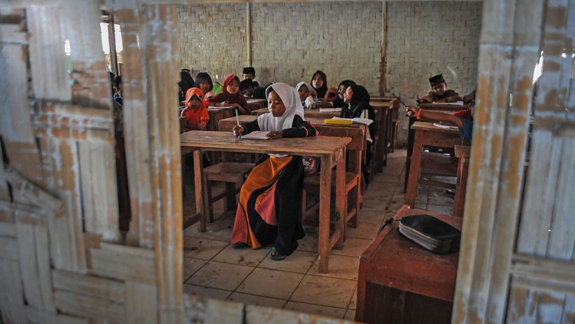 Potret Pendidikan di Banten, Sekolah Tanpa Dinding dan Melintasi Jembatan Rusak - Bagian 2