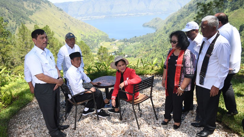 Momen Jokowi dan Iriana Berkunjung ke The Kaldera Toba Nomadic Escape - Bagian 2