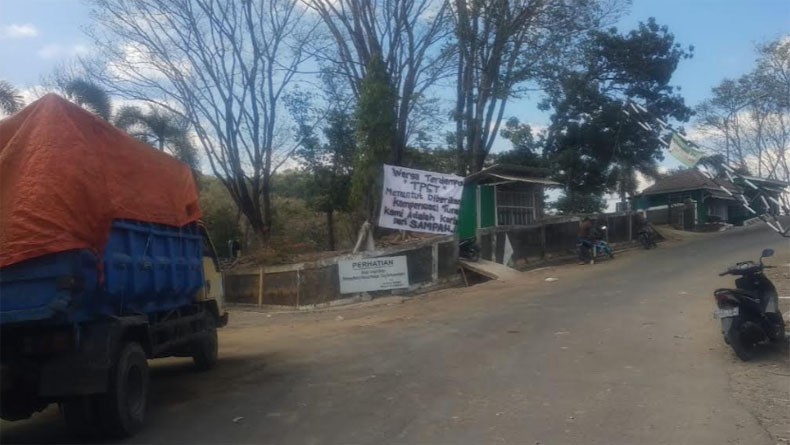 Dana Kompensasi Tak Jelas, Warga Bantul Blokade Jalan ke TPST Piyungan