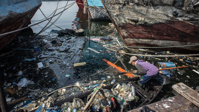 Kawasan Pesisir Jakarta Dipenuhi Sampah Plastik - Bagian 1