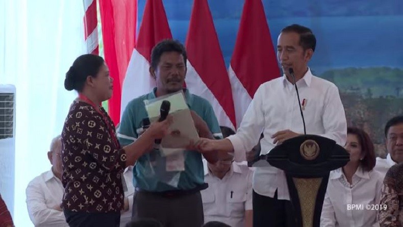 Bagikan 1.000 Sertifikat Tanah di Samosir, Ini Pesan Jokowi kepada Masyarakat