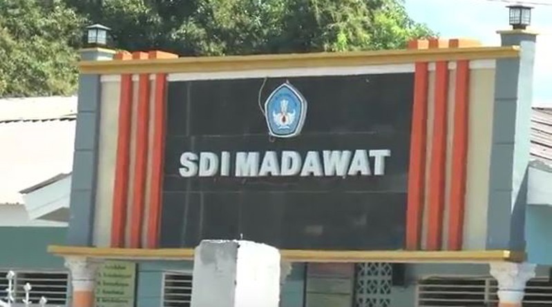 Kepala Sekolah di Maumere NTT Tempeleng Siswi dengan Nasi Bungkus