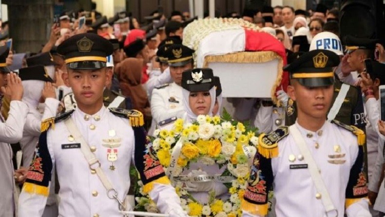 Ribuan Warga Gowa Ikut Salatkan Jenazah Ichsan Yasin Limpo di Masjid Syekh Yusuf