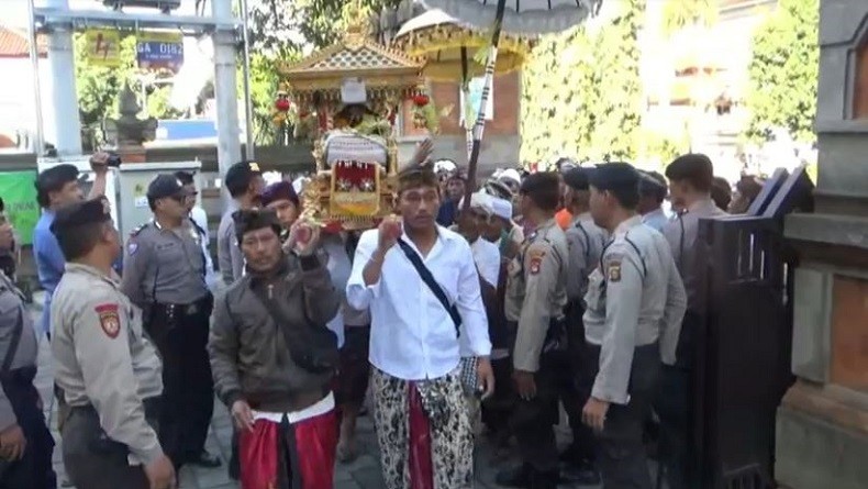 Warga Bawa Pretima Sakral saat Sidang Lahan Adat, Petugas PN Gianyar Kebingungan