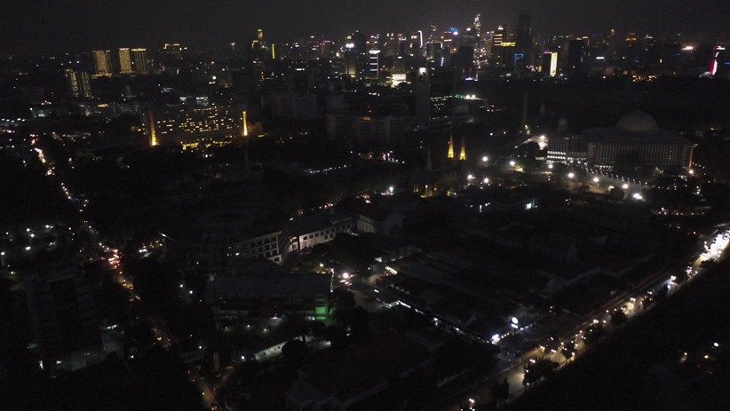 Foto Jakarta Gelap Gulita akibat Listrik Padam - Bagian 3