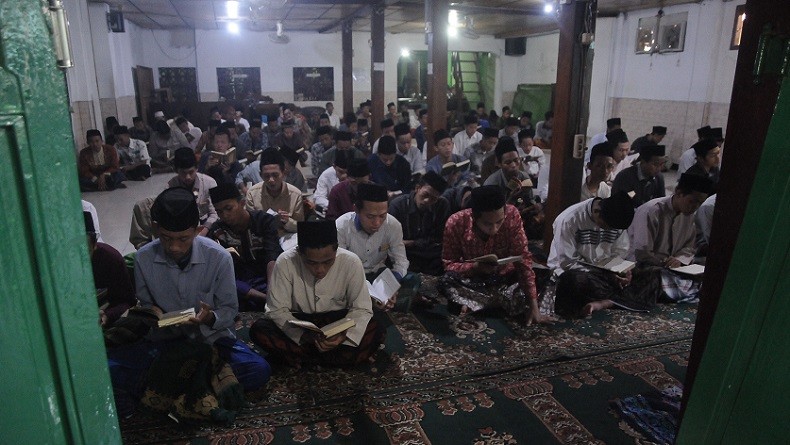 Keluarga Relakan Mbah Moen Dimakamkan di Makkah Arab Saudi