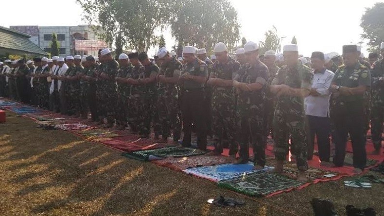 Cegah Karhutla, Pasukan TNI di Jambi Gelar Salat Minta Turun Hujan