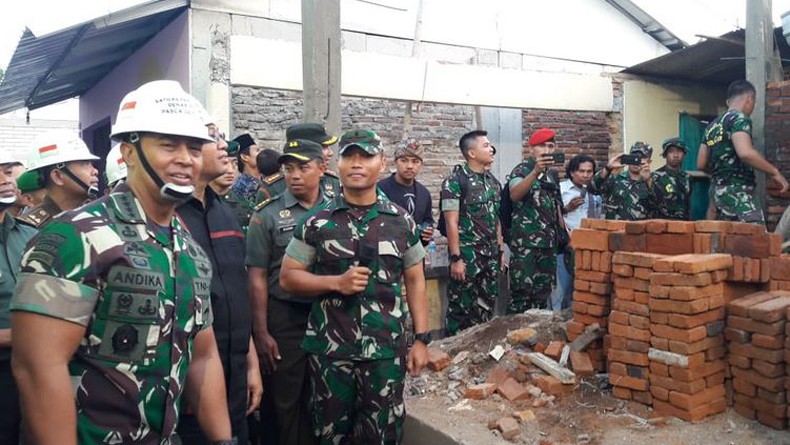 Bantu Percepatan Rehab-Rekon Pascagempa di NTB, TNI AD Kerahkan 1.000 Prajurit