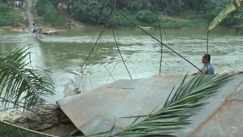 Jembatan Gantung di Labuhanbatu Putus, 8 Anak Luka Parah Terkena Kabel Sling