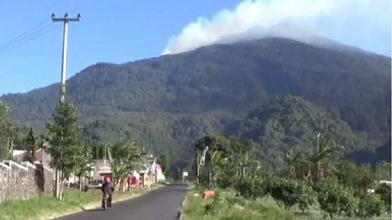Kebakaran Hutan di Gunung Ciremai, Jalur Pendakian Ditutup