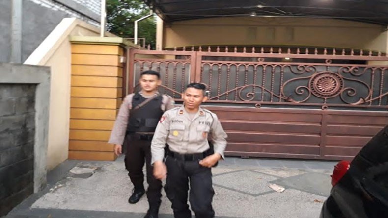 title Kasus Suap Tulungagung, KPK Geledah Rumah Mantan Ajudan Gubernur Soekarwo Kasus Suap Tulungagung, KPK Geledah Rumah Mantan Ajudan Gubernur Soekarwo