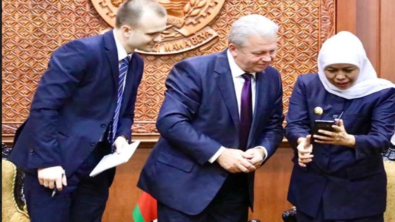 title Gubernur Khofifah Buka Peluang Kerja Sama Hasil Laut dengan Belarus Gubernur Khofifah Buka Peluang Kerja Sama Hasil Laut dengan Belarus