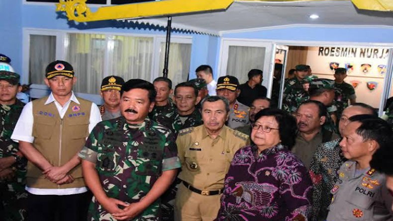 title TNI Kerahkan Hercules Pengebom Air Atasi Kebakaran Lahan dan Hutan di Riau TNI Kerahkan Hercules Pengebom Air Atasi Kebakaran Lahan dan Hutan di Riau