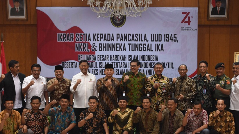 Wiranto Saksikan Eks Anggota DI/TII dan NII Ikrar Setia kepada NKRI - Bagian 3