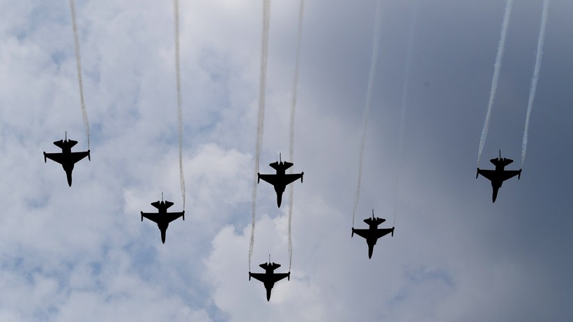 Latihan Peringatan HUT RI, Pesawat Tempur TNI Seliweran di Langit Jakarta - Bagian 1