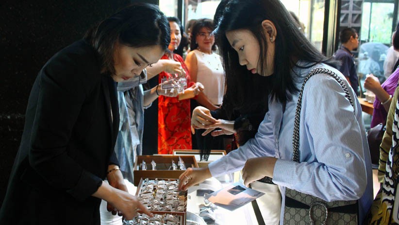 Membeli Koleksi Perhiasan Clemence Ellery dengan Kartu Kredit MNC Bank - Bagian 3