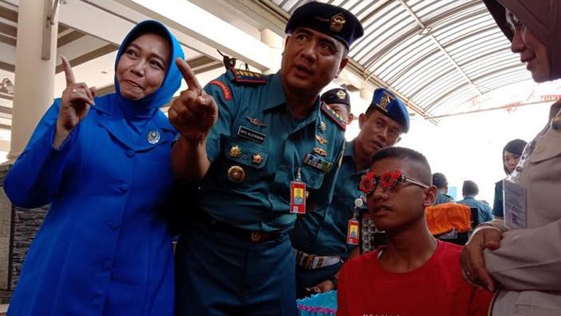 HUT ke-55, TNI AL Lanudal Juanda Bagikan Ratusan Kacamata Gratis kepada Warga