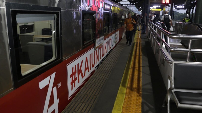 Meriahkan HUT ke-74 RI, KA Argo Parahyangan Bernuansa Merah Putih - Bagian 3