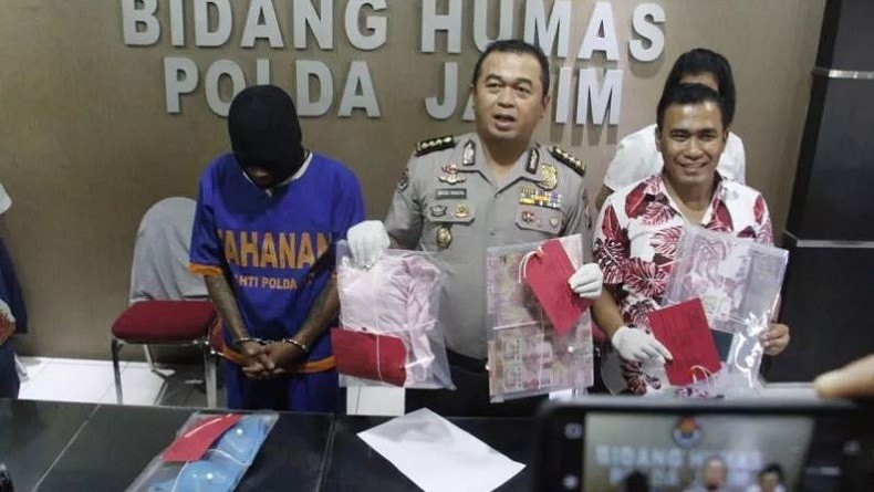 title Suami di Magetan Jual Online Istri Hamil 6 Bulan untuk Layani Seks Suami di Magetan Jual Online Istri Hamil 6 Bulan untuk Layani Seks
