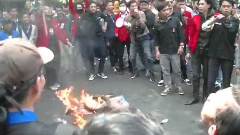 4 Polisi yang Terbakar saat Amankan Unjuk Rasa Dirujuk ke Sejumlah Rumah Sakit