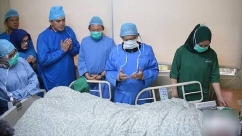 Kapolri Jenguk dan Naikkan Pangkat 4 Polisi Korban Luka Bakar Pam Demo Cianjur